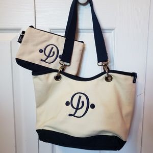 Thirty-one purse with zip pouch